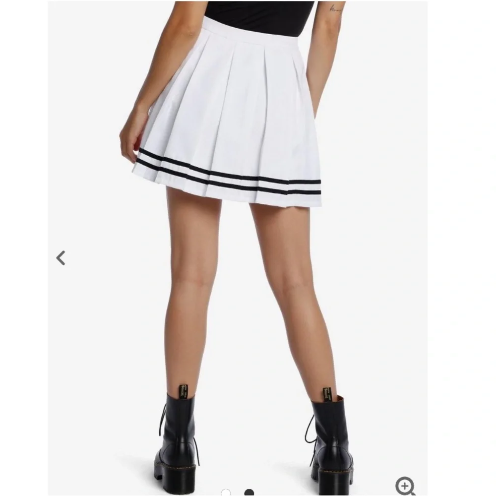 Hot topic white pleated skirt Large - Picture 2 of 16